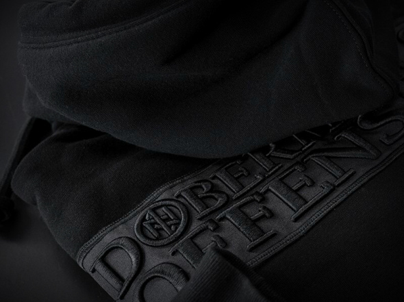 West_City-Dobermans_Aggressive_Худі_Чорне_Doberman's_Offensive